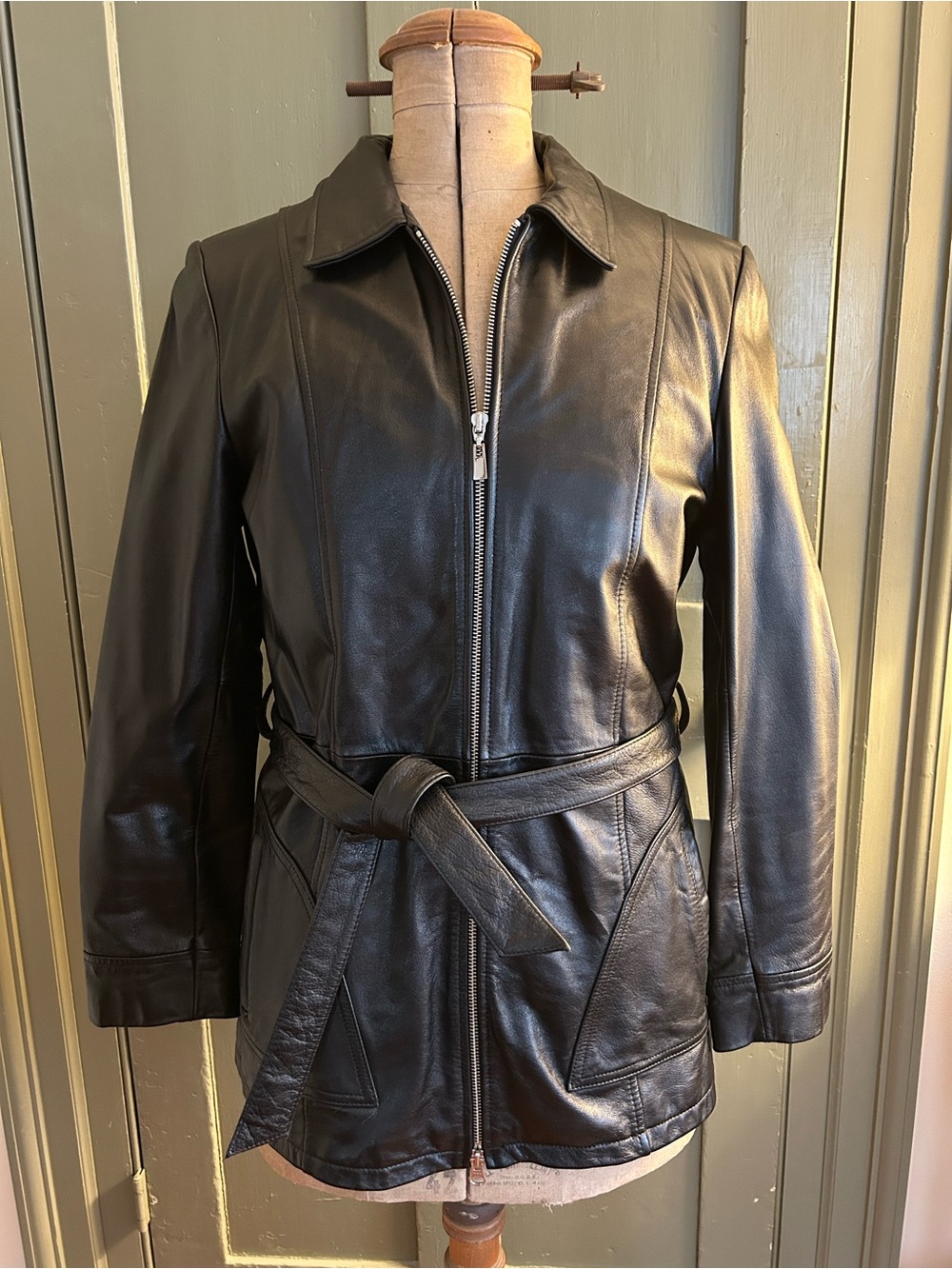 Vintage 1990’s Wilson’s Black Leather Belted Jacket with Thinsulate Ultra Lining